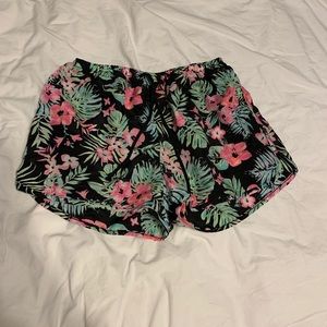 Floral shorts with adjustable waist